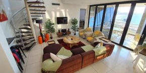 uSHAKA WATERFRONT - PRESTIGIOUS PROMINENT PENTHOUSE